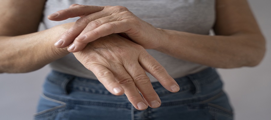 Arthritis in Women: Why the Risk Is Higher and Treatment in Noida